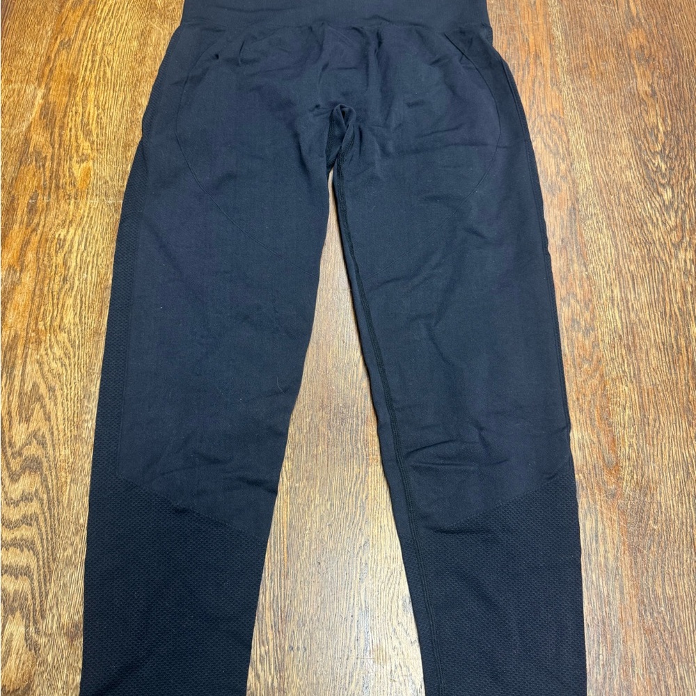 Halara Butt Lifting Yoga Leggings in size XL (Full Length) in Black-NWOT